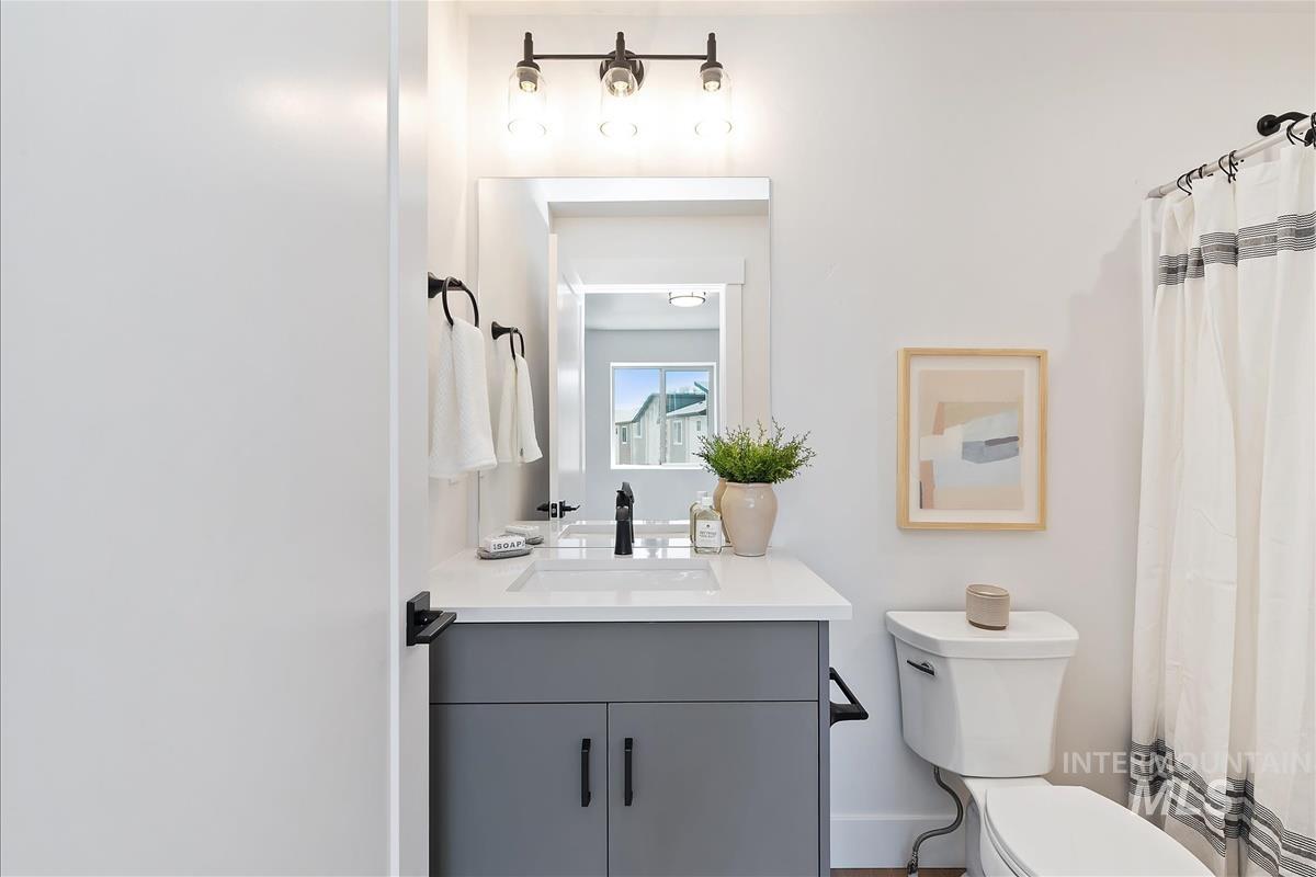 1703 South Federal Way Boise, ID 83705 - Photo 26 of 38 Full bath featuring curtained shower and vanity