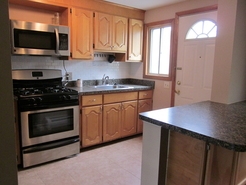 3 Manor Court, Unit 3 Springfield, MA 01118 - Photo 8 of 17