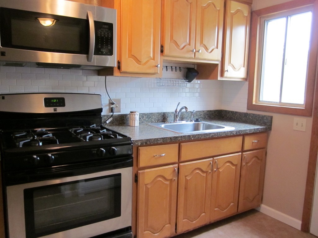 3 Manor Court, Unit 3 Springfield, MA 01118 - Photo 9 of 17