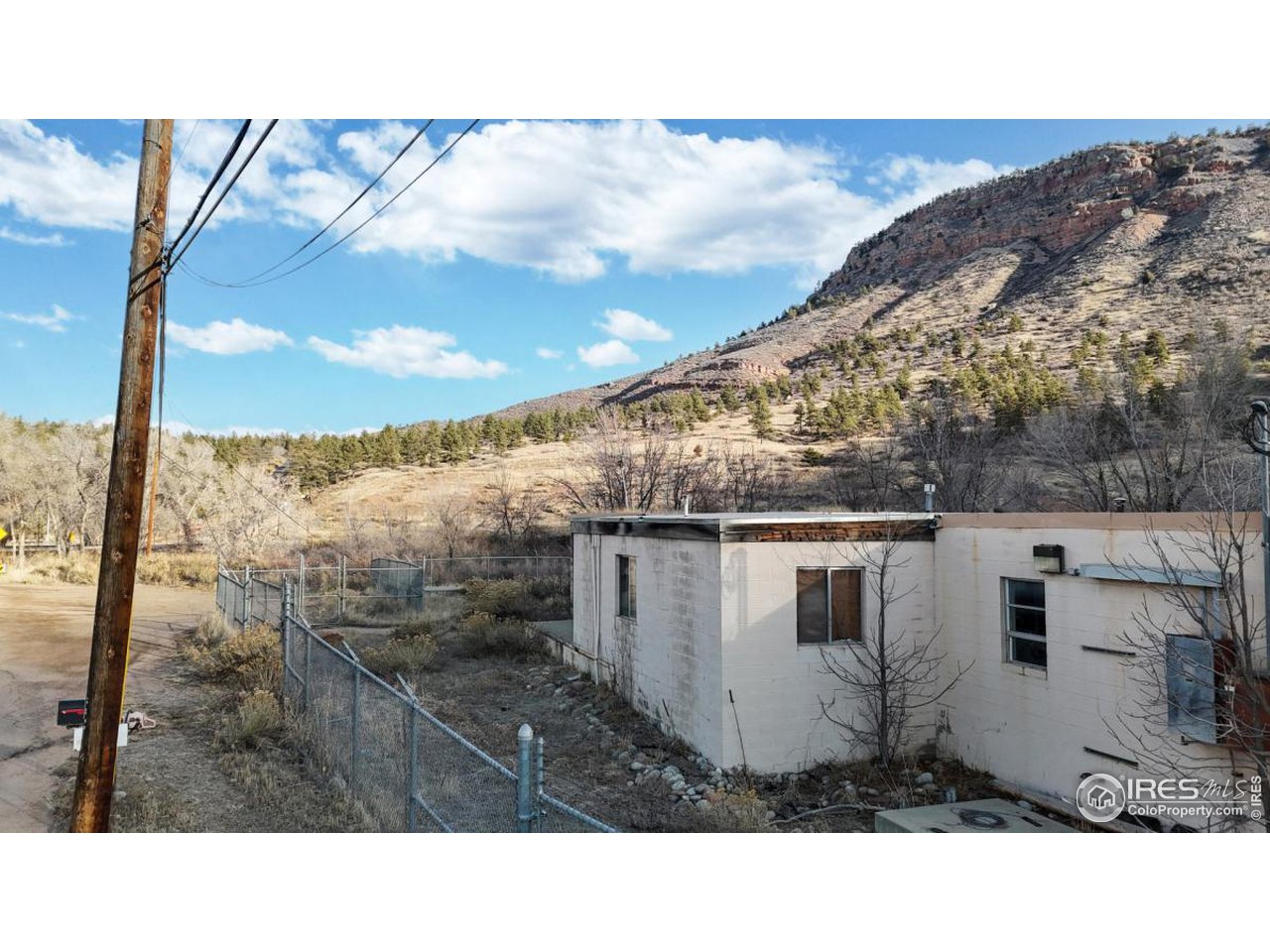 2186 Apple Valley Road Lyons, CO 80540 - Photo 2 of 17 a view of a terrace