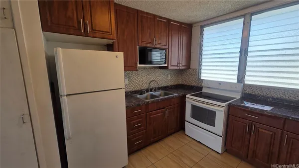 $2,000 | 98-114 Lipoa Place, Unit 305, Aiea, HI 96701