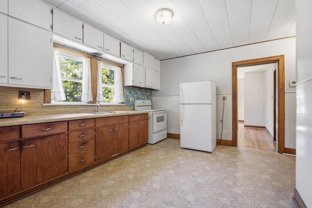 1215 Hopkinsville Road Madisonville, KY 42431 - Photo 6 of 28 Gallery Image 6