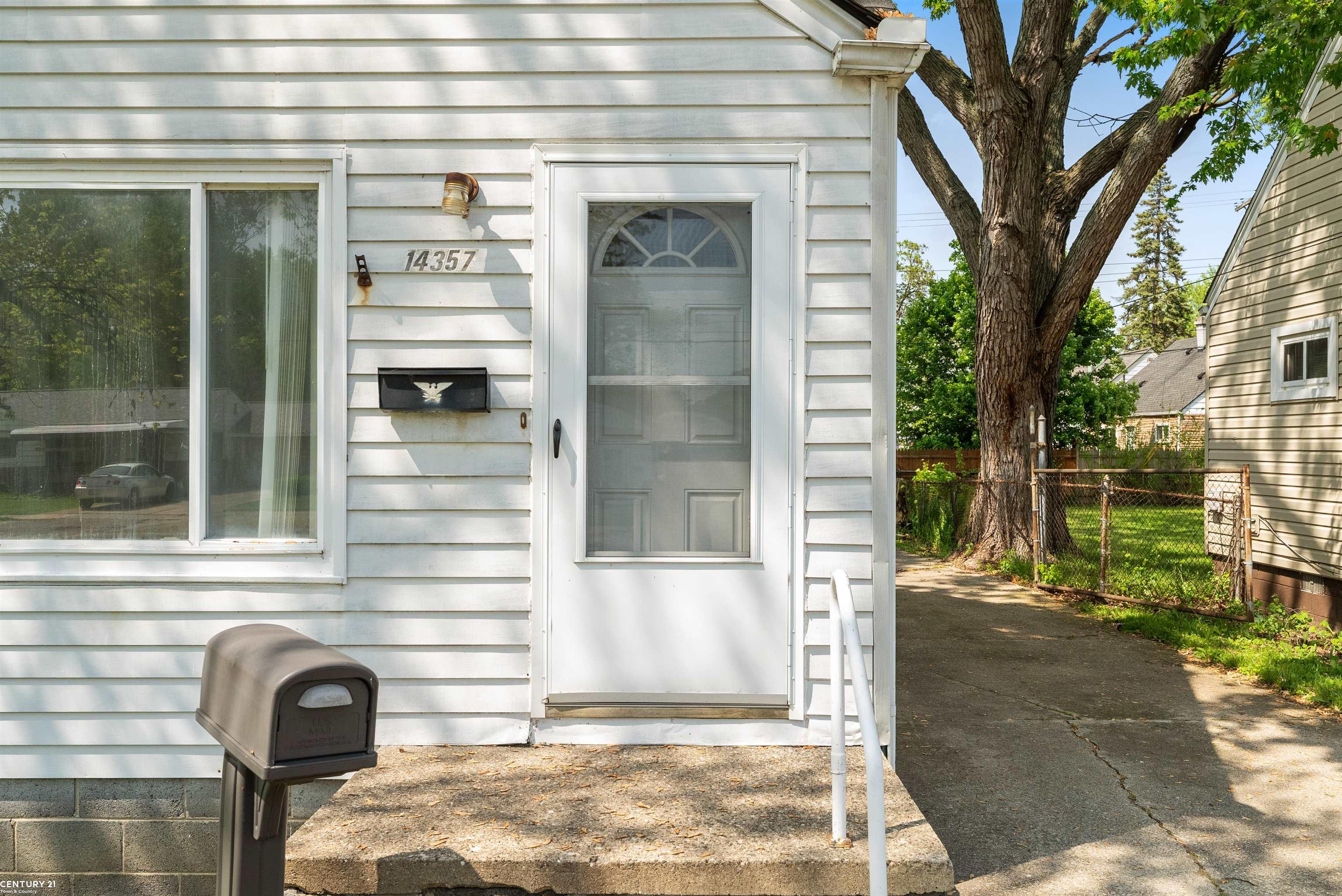 14357 Stephens Warren, MI 48089 - Photo 4 of 27