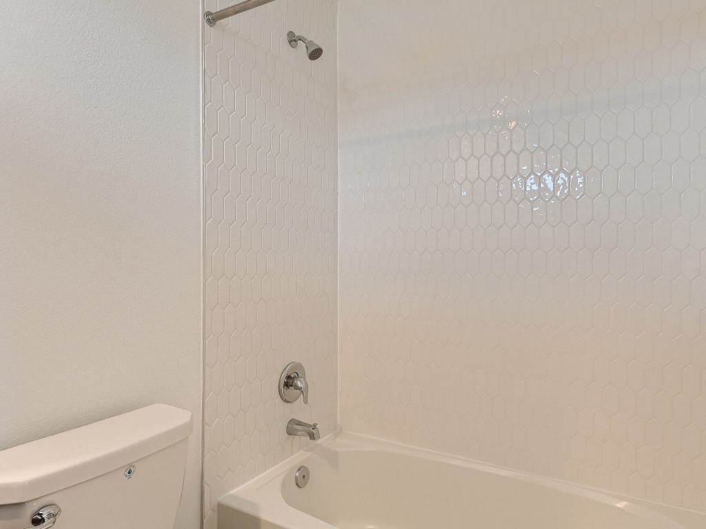 9101 Spire View Austin, TX 78744 - Photo 24 of 29 a bathroom with a bathtub and toilet