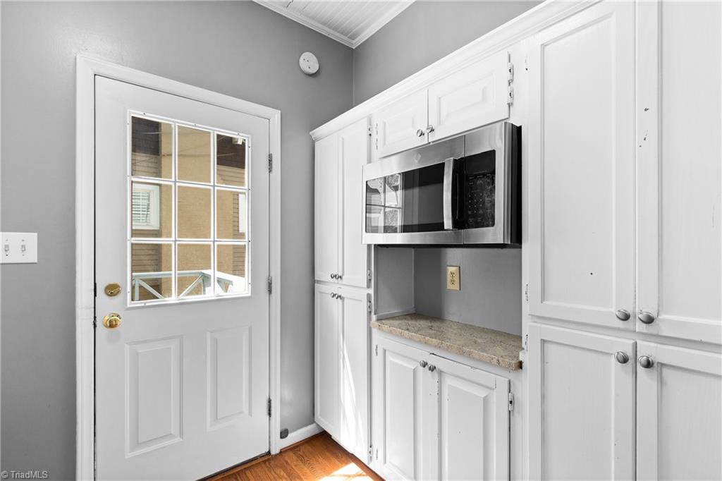 601 Colonial Drive High Point, NC 27262 - Photo 17 of 42 Mudroom