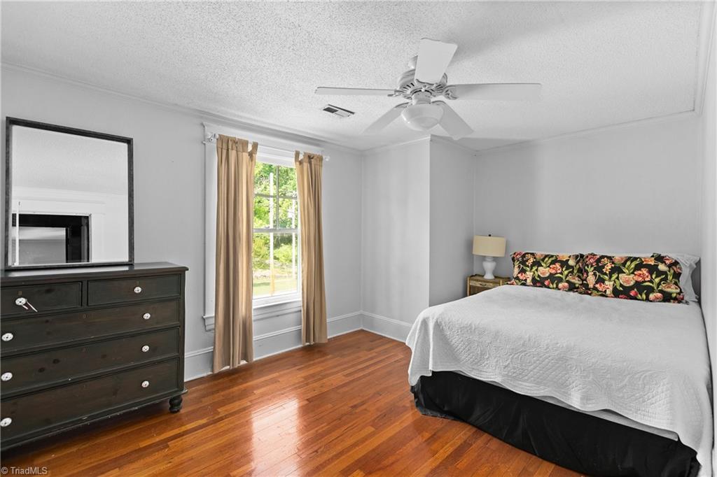 601 Colonial Drive High Point, NC 27262 - Photo 24 of 42 Second Bedroom