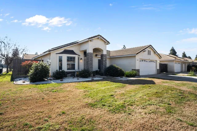 $465,000 | 2417 East Omaha Avenue, Fresno, CA 93720