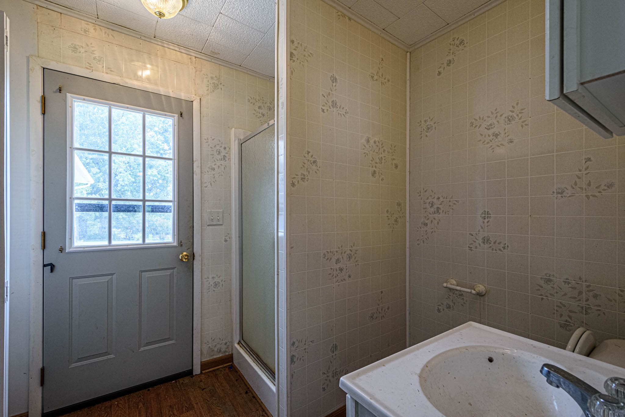 657 Prospect Road Pulaski, TN 38478 - Photo 40 of 50 a bathroom with a sink and toilet