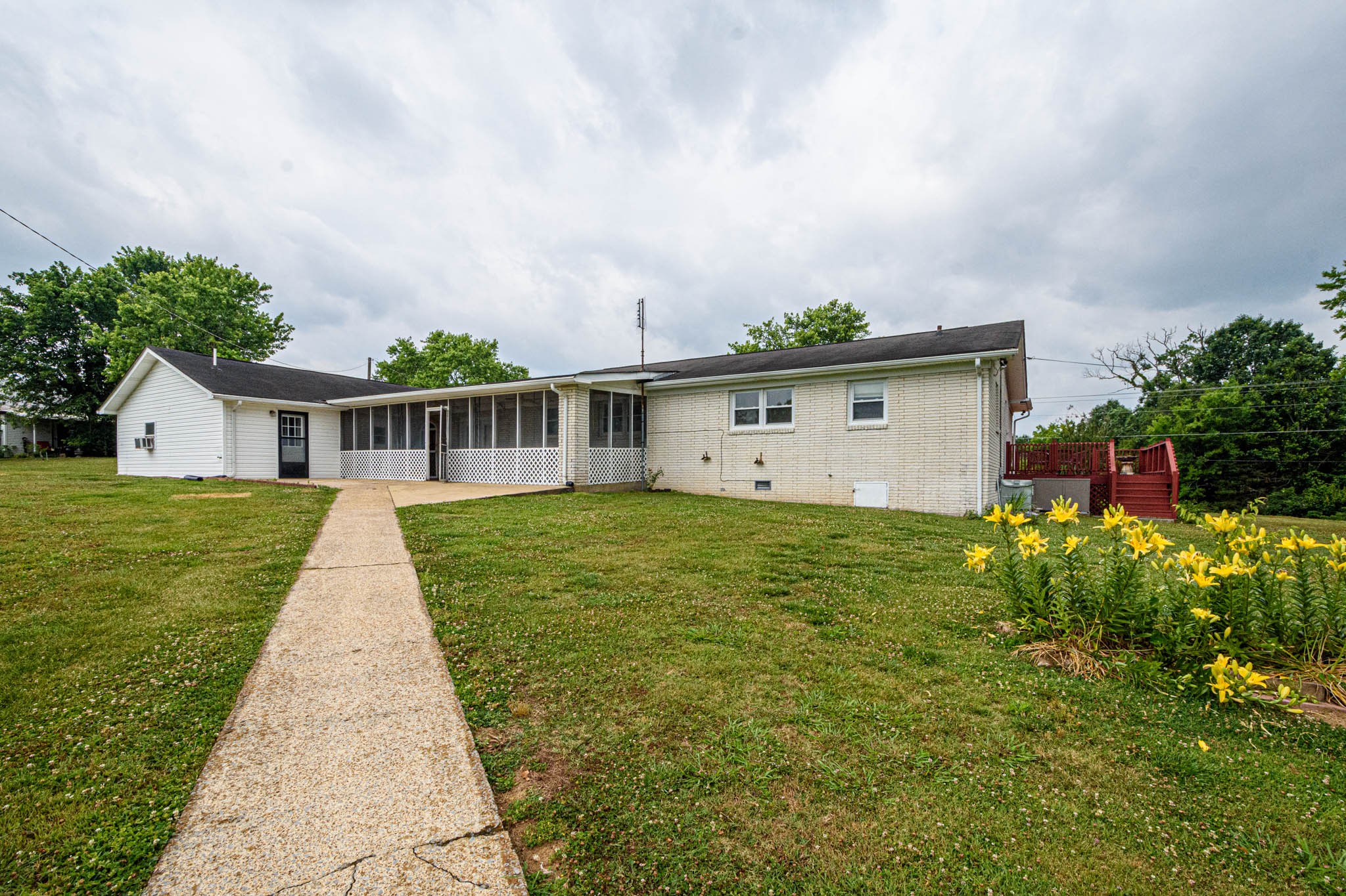 657 Prospect Road Pulaski, TN 38478 - Photo 47 of 50 a view of house with garden