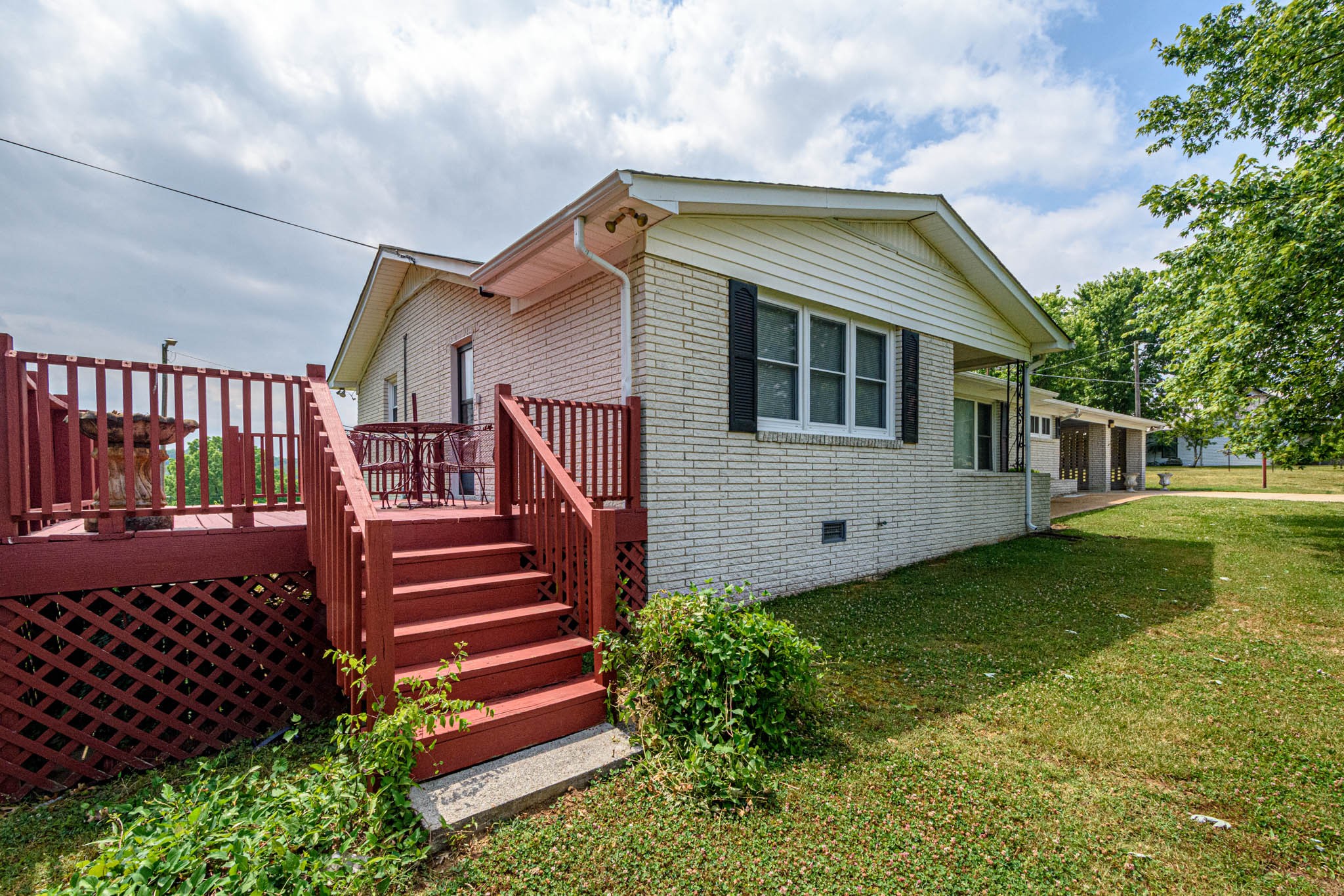 657 Prospect Road Pulaski, TN 38478 - Photo 8 of 50 a front view of a house with a garden