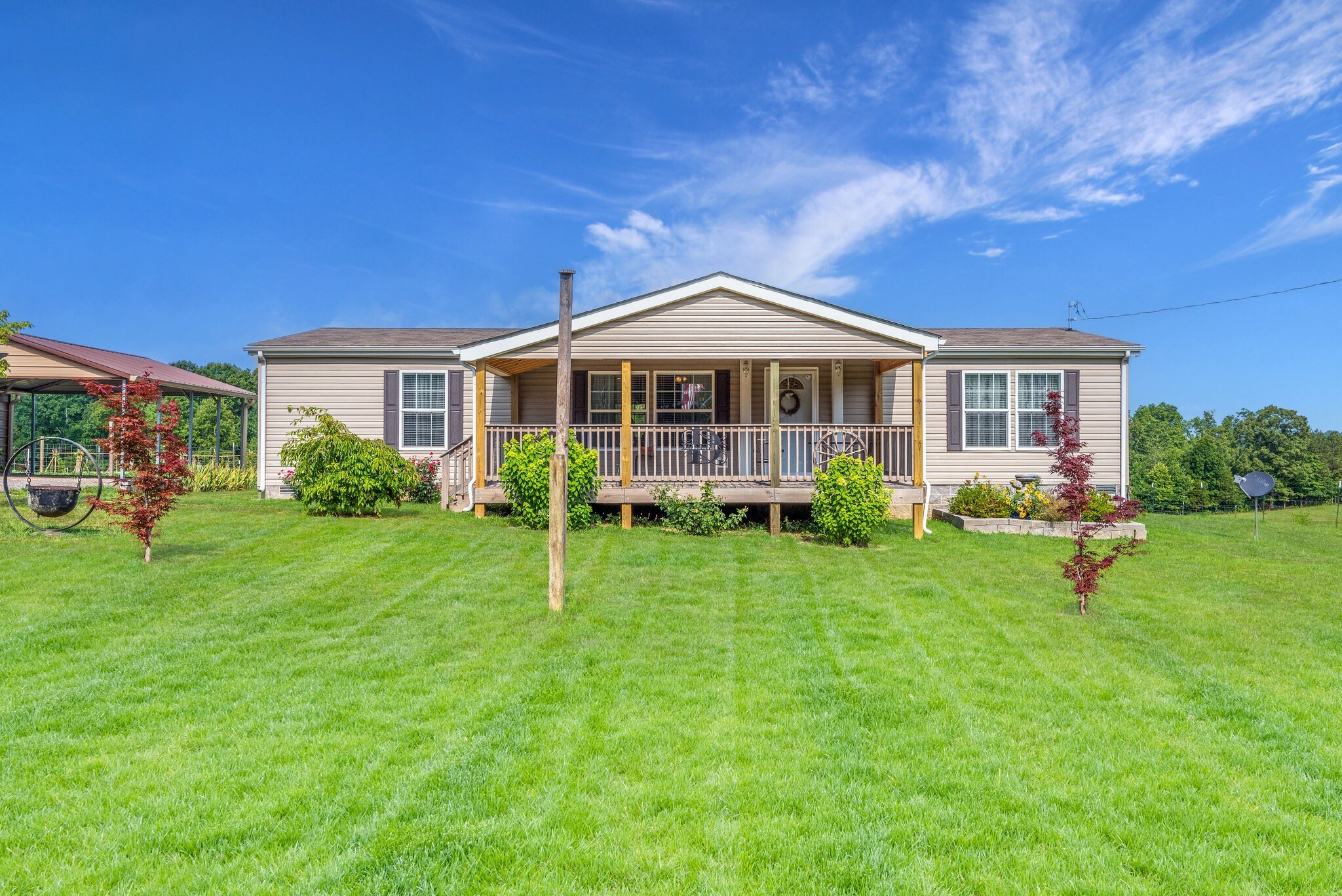 4585 West Tennessee City Road McEwen, TN 37101 - Photo 10 of 55 a front view of a house with garden