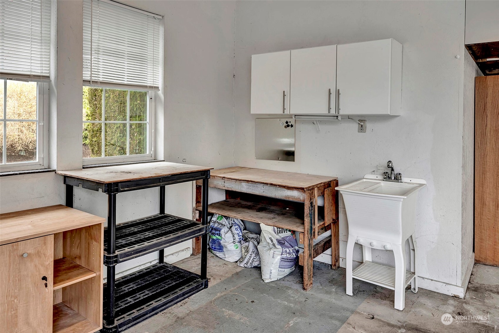 5300 Northeast 16th Street Renton, WA 98059 - Photo 31 of 38 a kitchen that has a table and chairs in it