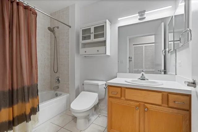 $410,000 | 2337 West Wolfram Street, Unit 415, Chicago, IL 60618