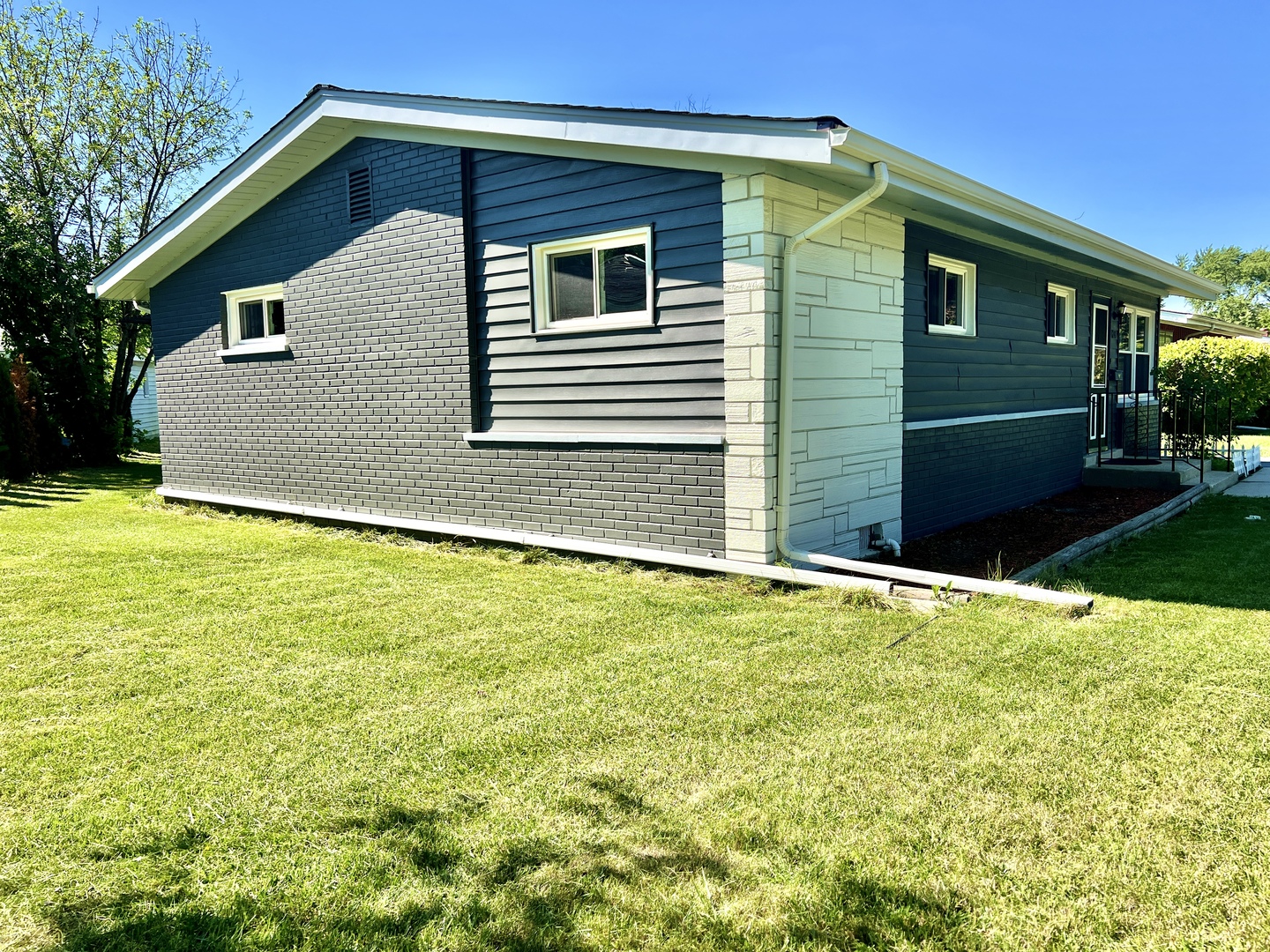 128 East Normandy Drive Addison, IL 60101 - Photo 4 of 17