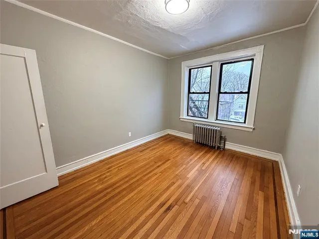 $1,300 | 17 Elwood Place, Unit 404, Newark, NJ 07104