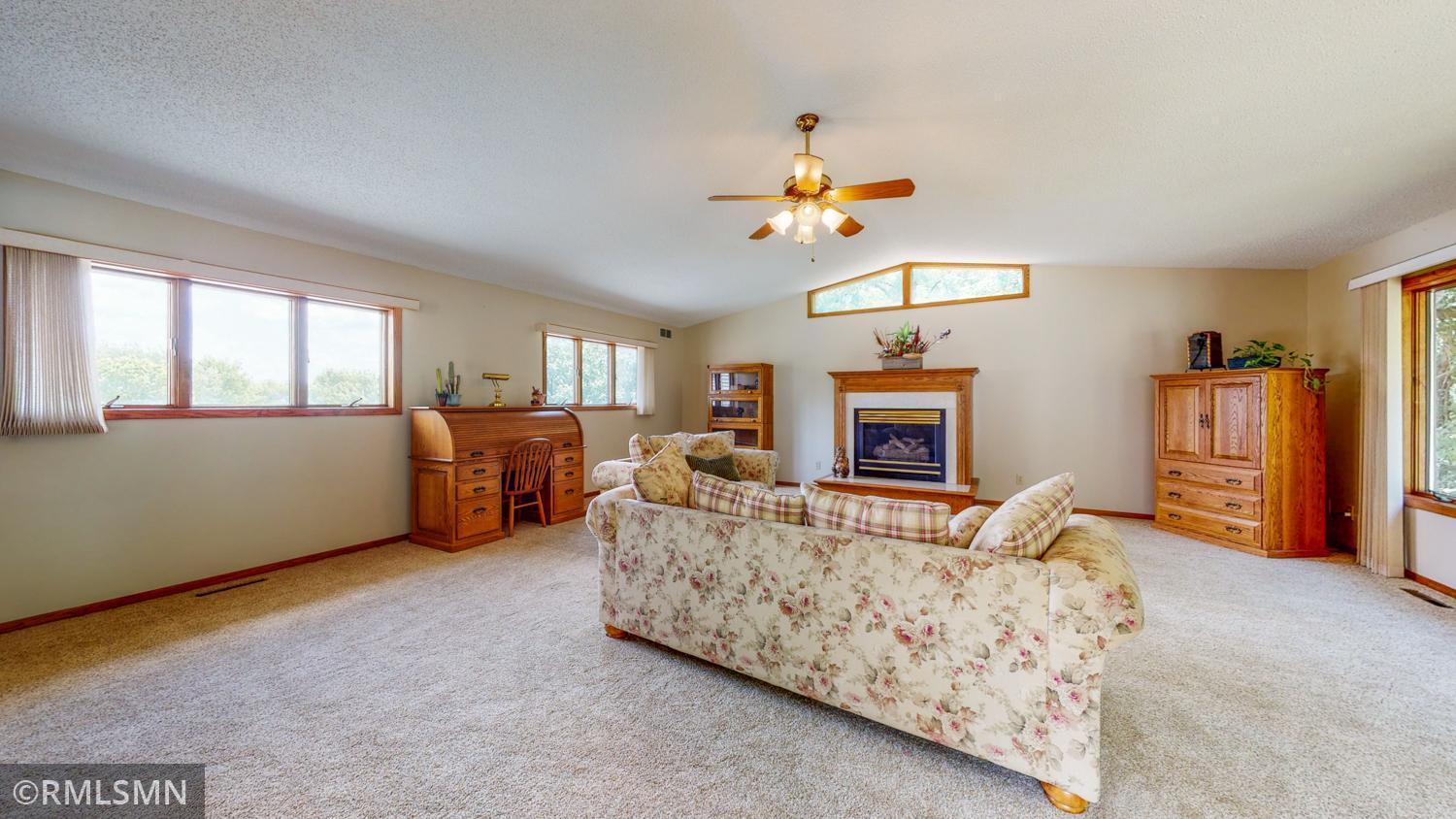 1815 Christopher Court Southeast Rochester, MN 55904 - Photo 4 of 28 Gallery Image 4