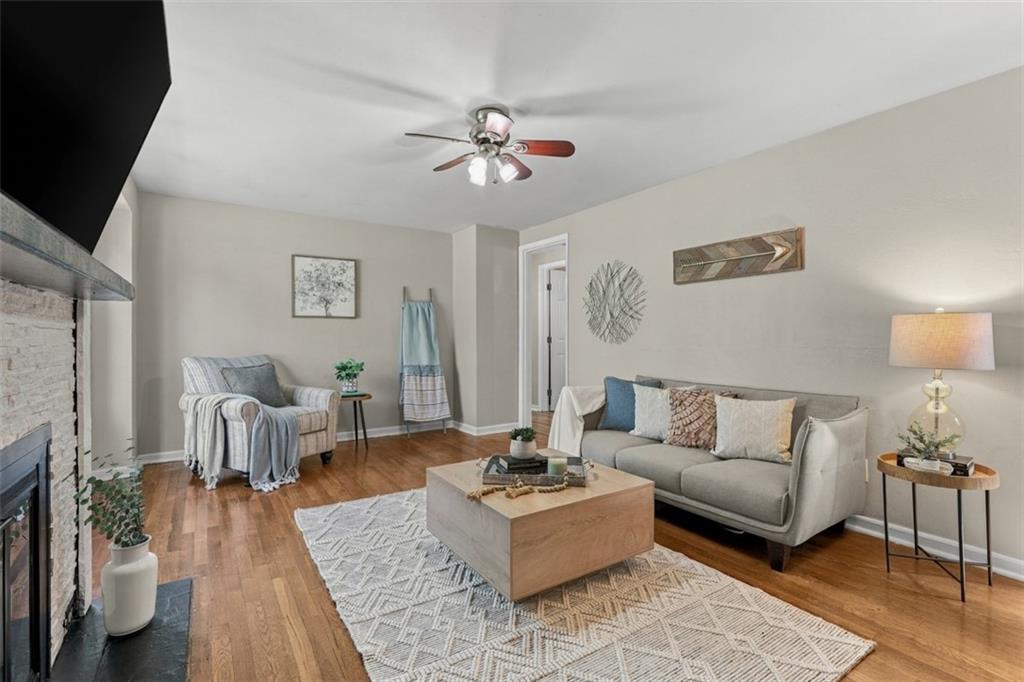 229 Orchard Spring Road Pittsburgh, PA 15220 - Photo 4 of 27 Gallery Image 4