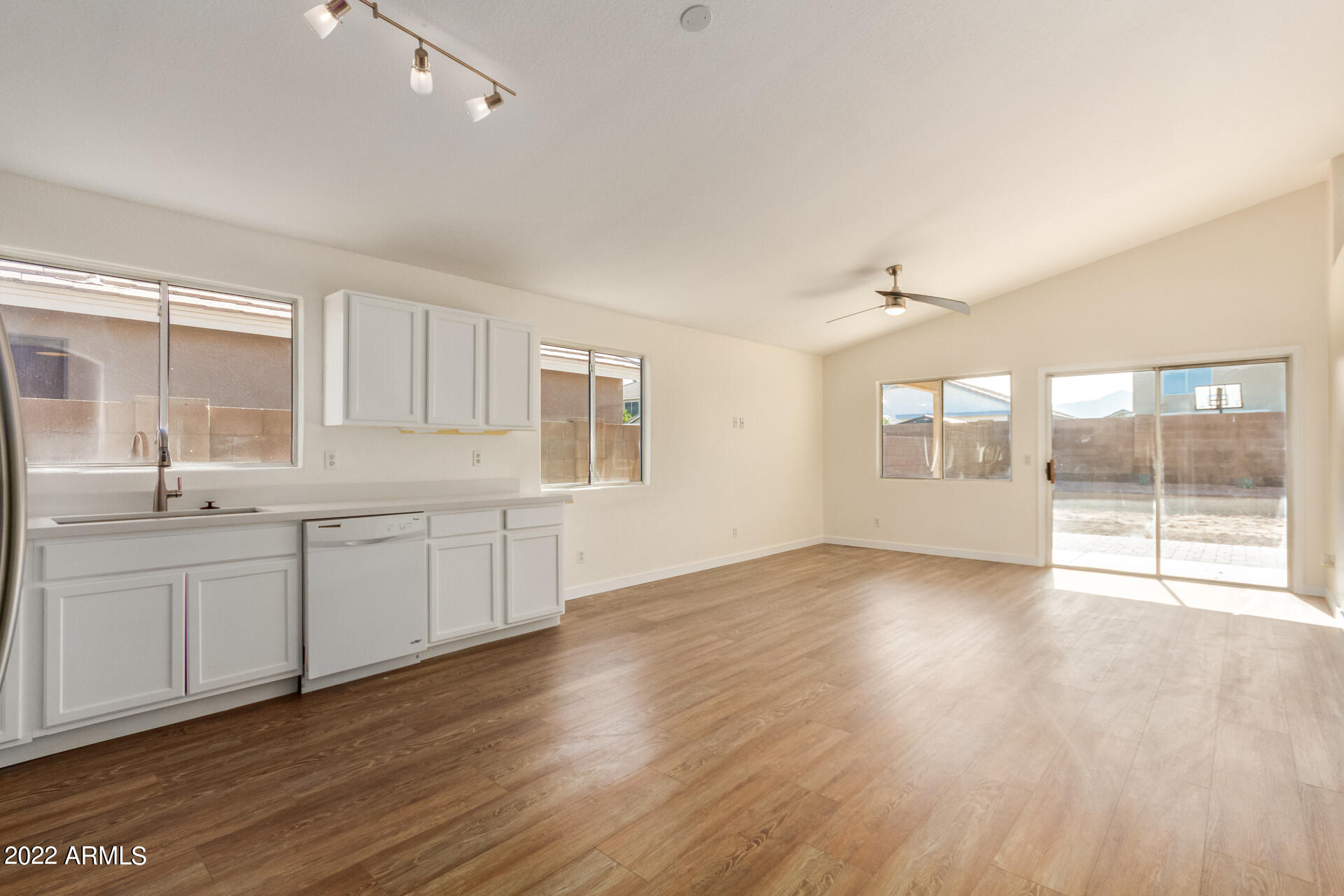 3415 West Shumway Farm Road Phoenix, AZ 85041 - Photo 9 of 29 9 - Shumway Farm