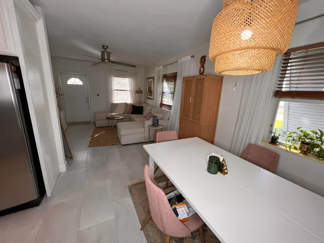 $2,890 | 723 West Palm Street, Lantana, FL 33462