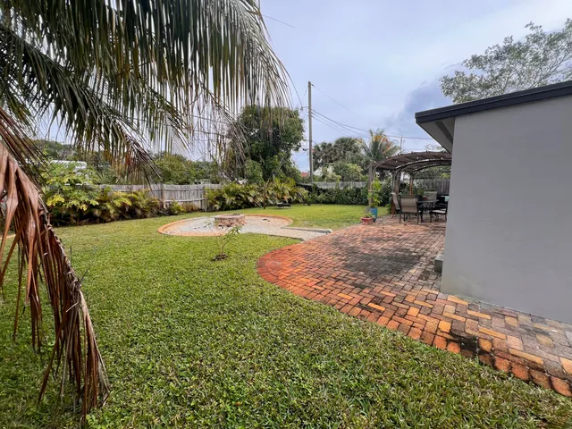 $2,890 | 723 West Palm Street, Lantana, FL 33462