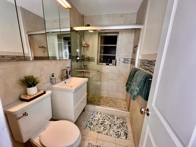 $2,890 | 723 West Palm Street, Lantana, FL 33462