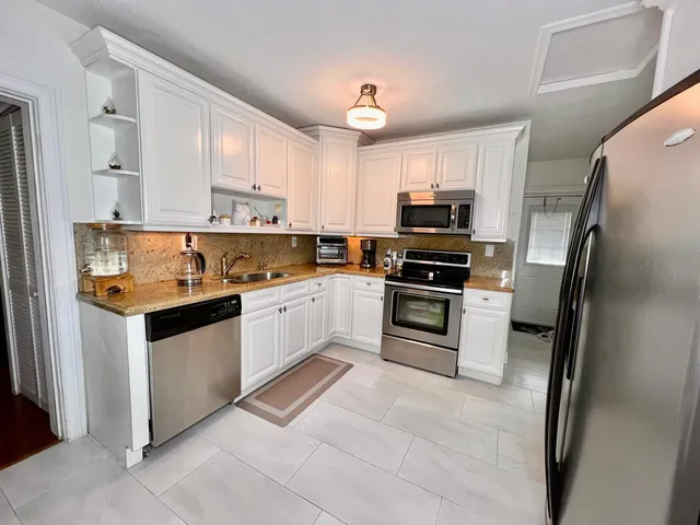 $2,890 | 723 West Palm Street, Lantana, FL 33462