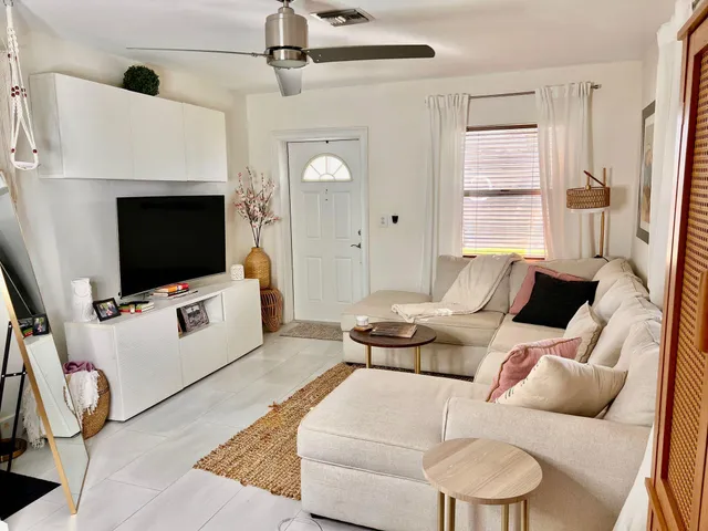 $2,890 | 723 West Palm Street, Lantana, FL 33462