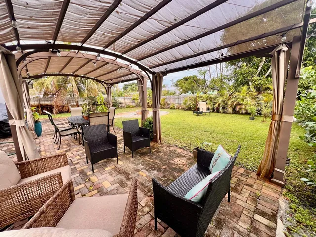 $2,890 | 723 West Palm Street, Lantana, FL 33462