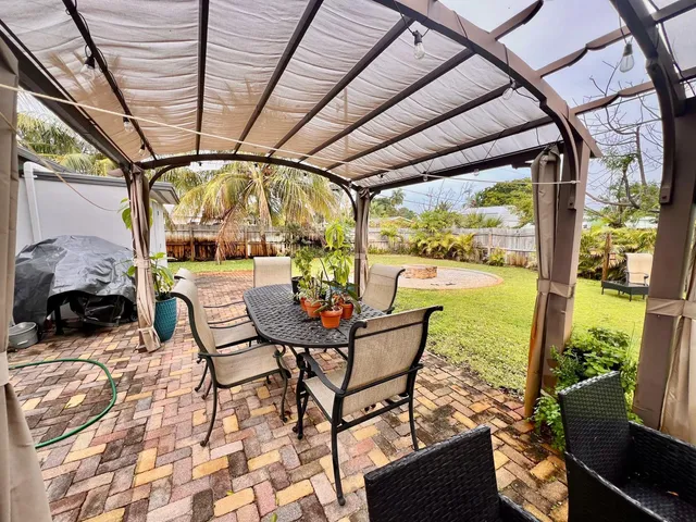 $2,890 | 723 West Palm Street, Lantana, FL 33462