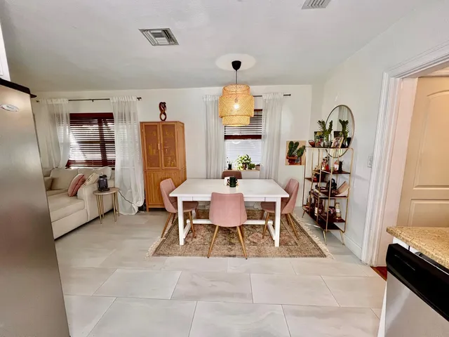 $2,890 | 723 West Palm Street, Lantana, FL 33462