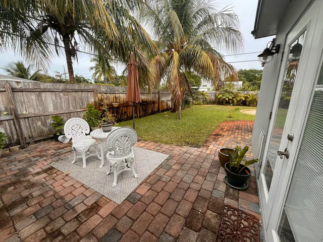 $2,890 | 723 West Palm Street, Lantana, FL 33462