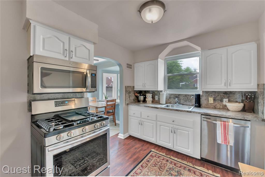 1268 Hampton Road Grosse Pointe Woods, MI 48236 - Photo 21 of 45