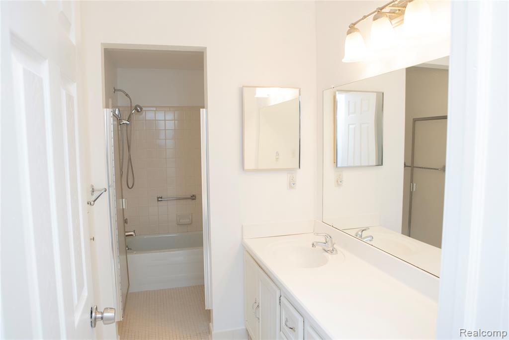 21664 Hall Road Woodhaven, MI 48183 - Photo 24 of 45