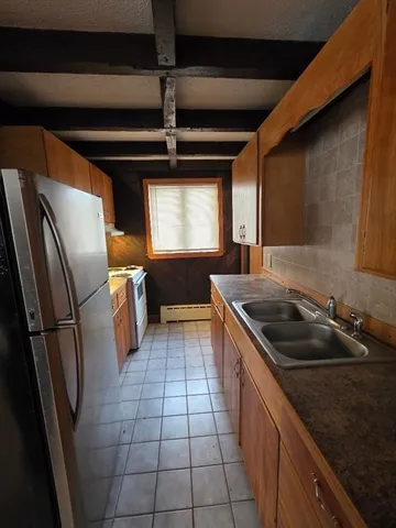 $1,350 | 0 Coggeshall Street, Unit 1, Fall River, MA 02721