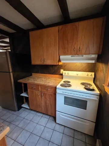 $1,350 | 0 Coggeshall Street, Unit 1, Fall River, MA 02721