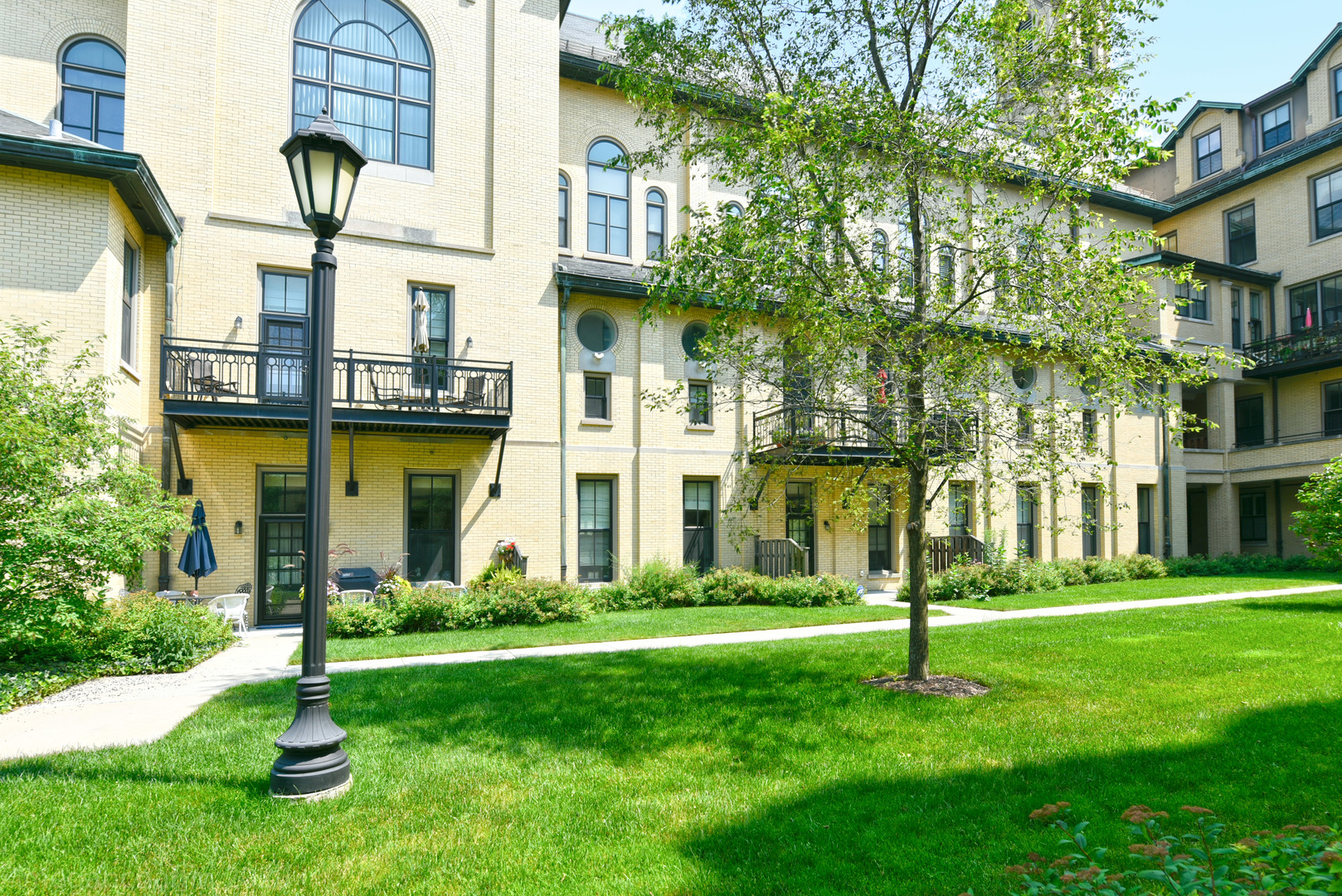 1041 Ridge Road, Unit 217 Wilmette, IL 60091 - Photo 17 of 19 a house view with a garden space