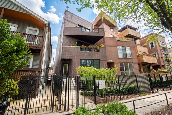 $575,000 | 1043 North Winchester Avenue, Unit 3, Chicago, IL 60622