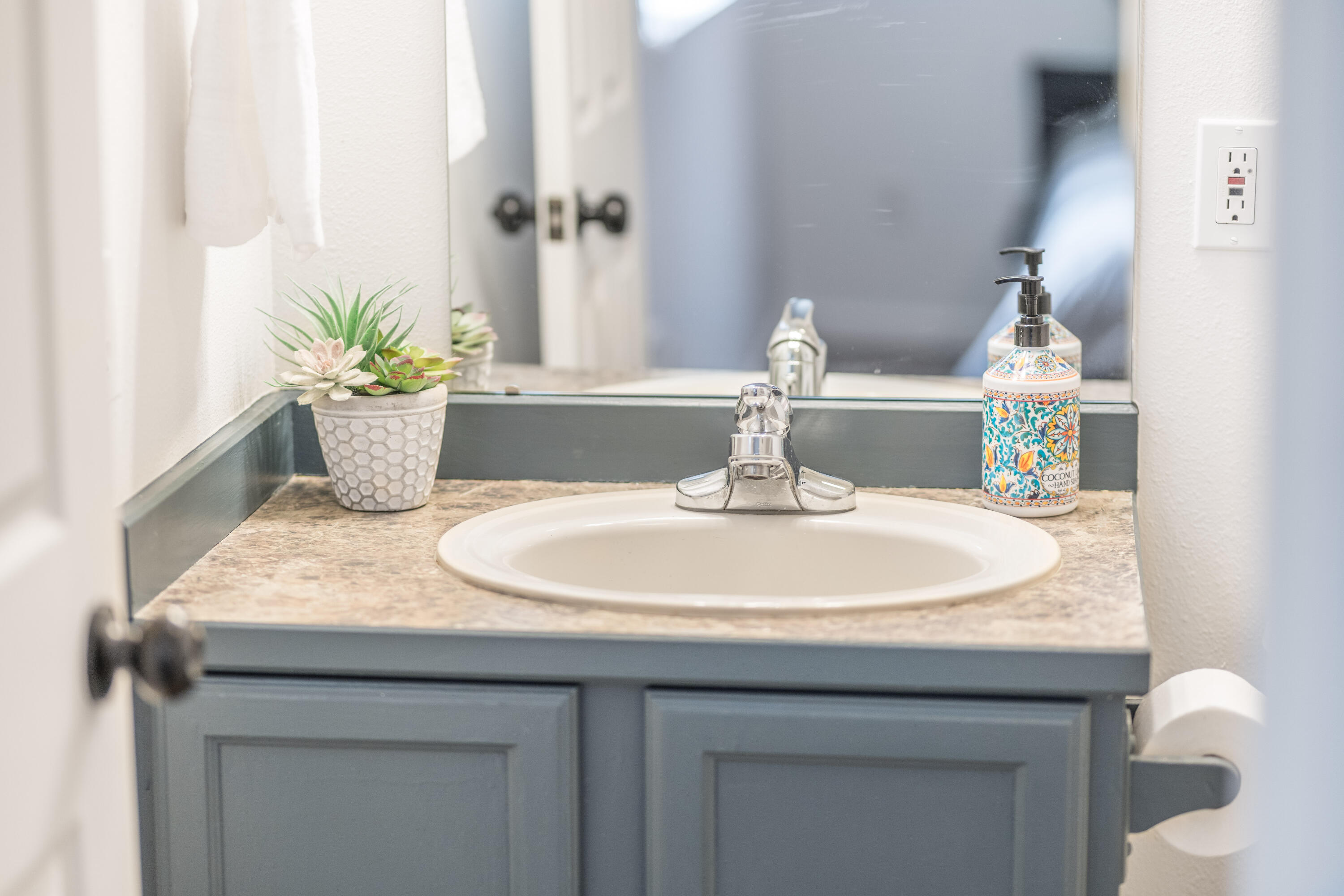 55726 Swan Road Bend, OR 97707 - Photo 17 of 31 Master Bathroom
