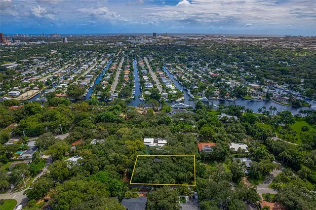 an aerial view of house with yard and mountain view in back