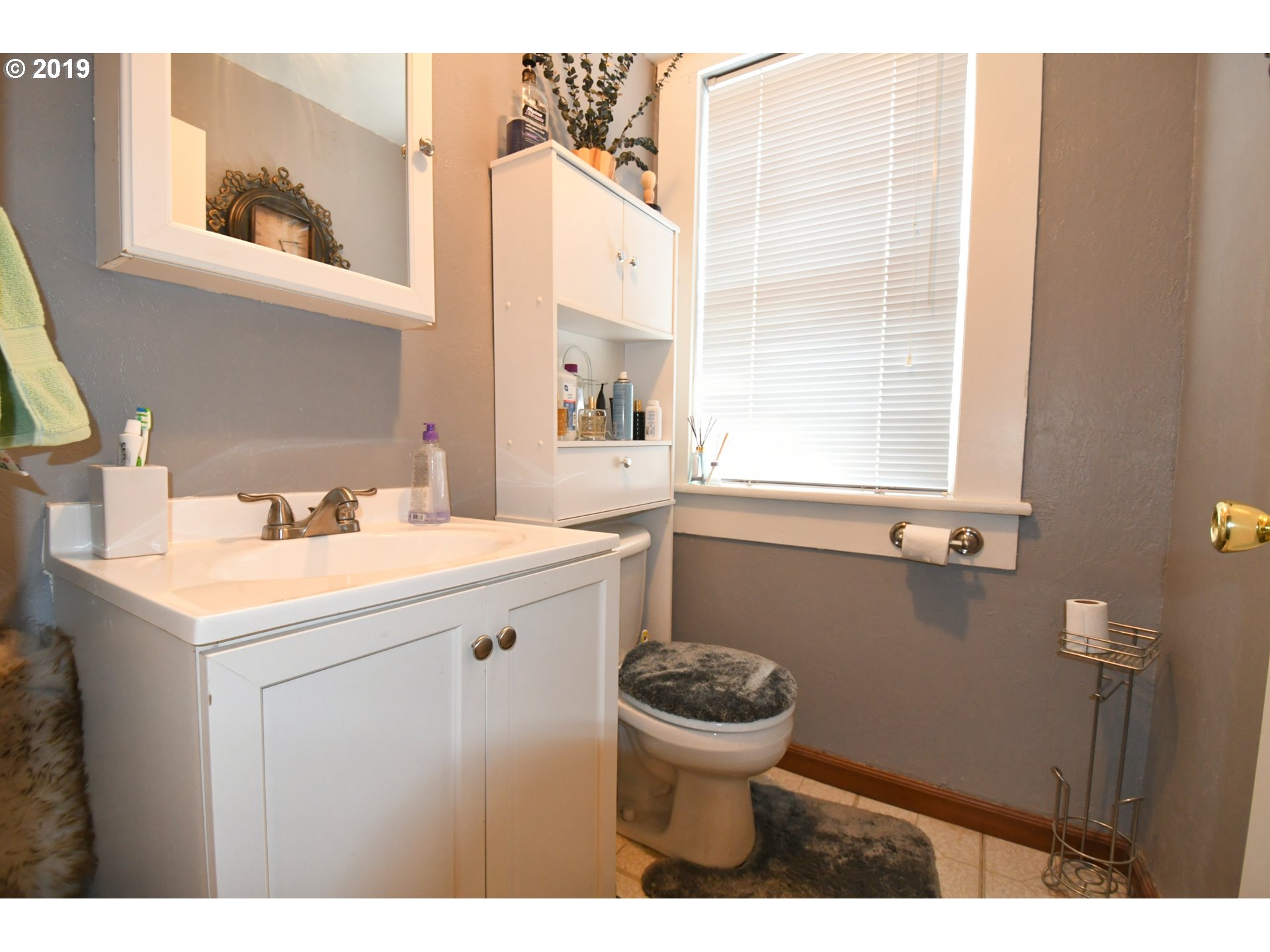 324 Southwest 2nd Street Pendleton, OR 97801 - Photo 26 of 32 a bathroom with a sink and a toilet