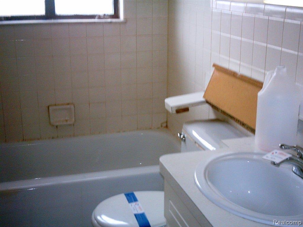 8441 Menge Street Center Line, MI 48015 - Photo 12 of 12 IMAG2424.JPG
