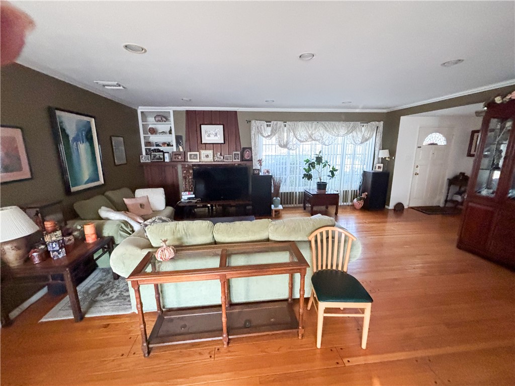 1625 Elevado Avenue Arcadia, CA 91006 - Photo 5 of 12 a living room with furniture and a flat screen tv