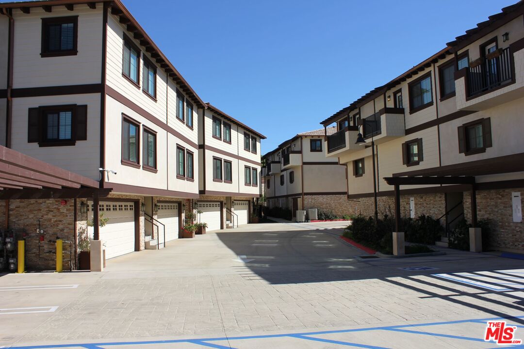 5250 Chesebro Road Agoura Hills, CA 91301 - Photo 2 of 5