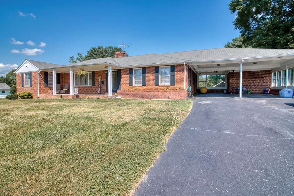 17301 Rim Road Abingdon, VA 24210 - Photo 3 of 26 Gallery Image 3