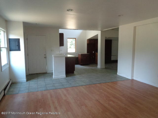 99 Pond Road Freehold, NJ 07728 - Photo 3 of 17 DSC04985