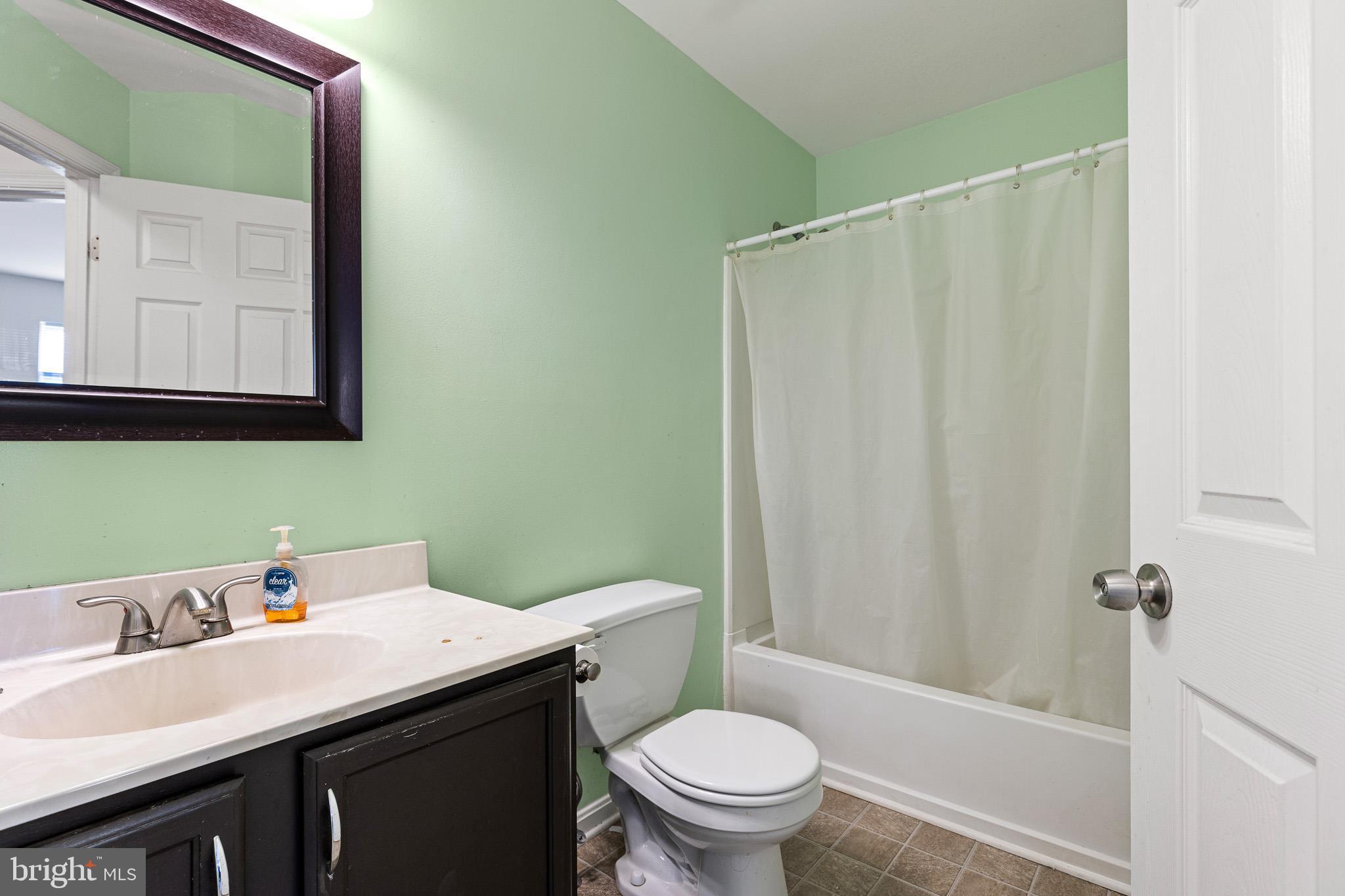 16 Highland Circle Newark, DE 19713 - Photo 15 of 20 a bathroom with a sink a toilet and a mirror