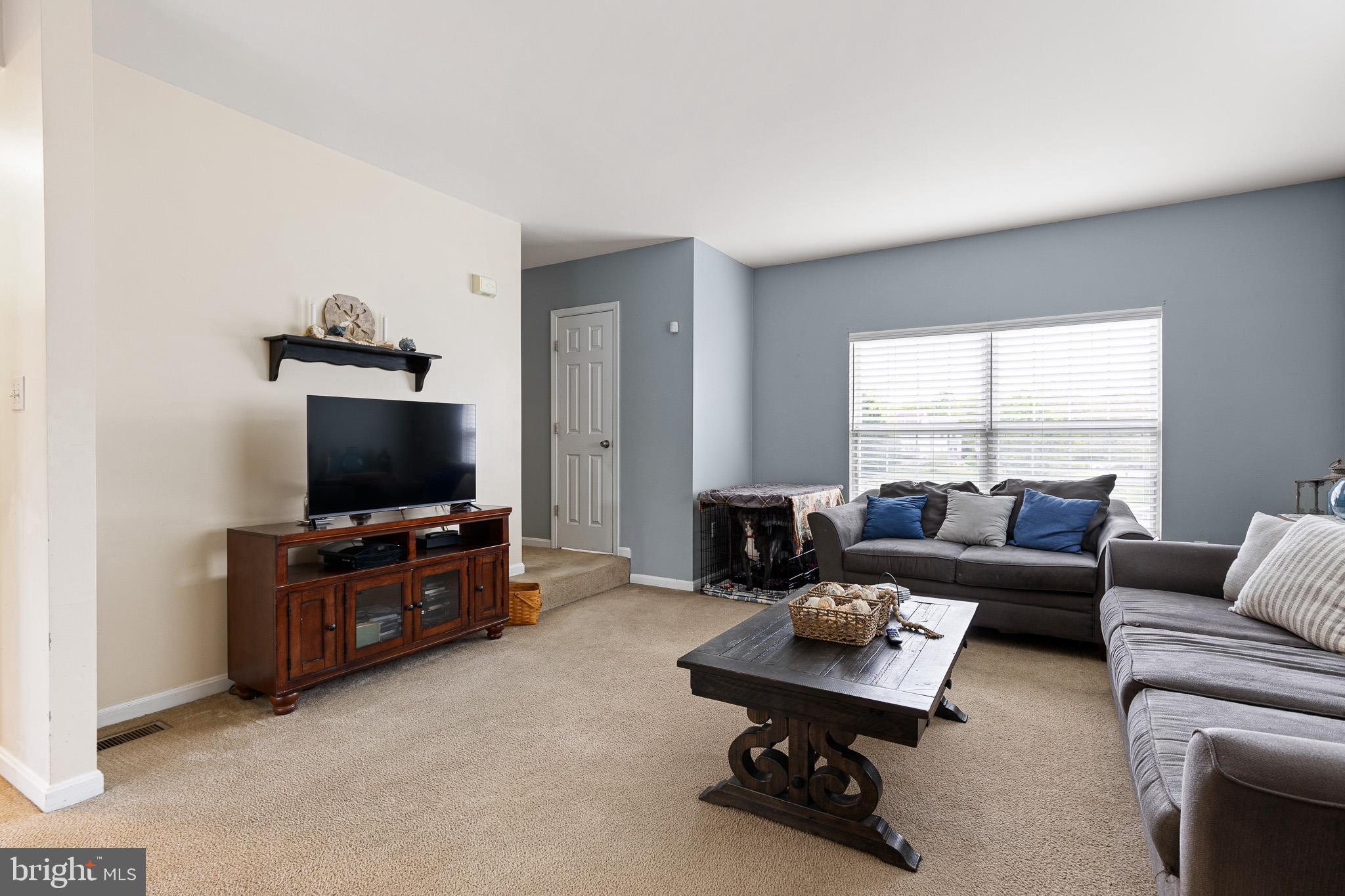 16 Highland Circle Newark, DE 19713 - Photo 9 of 20 a living room with furniture and a flat screen tv