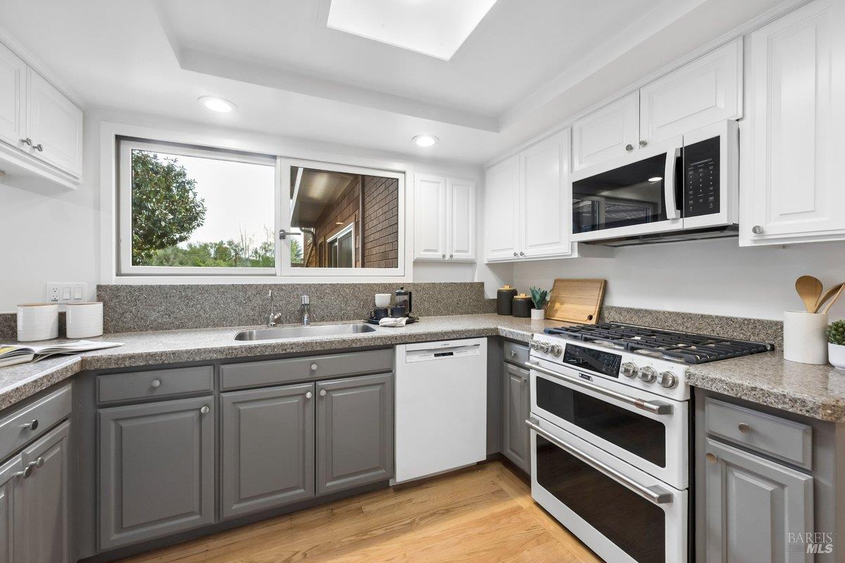 42 Underhill Road Mill Valley, CA 94941 - Photo 13 of 76