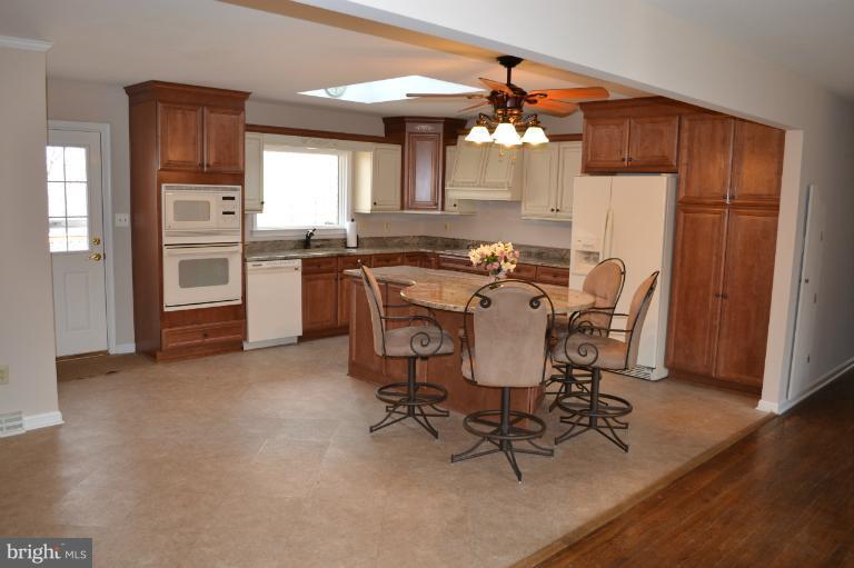 3612 Golden Eagle Road Phoenix, MD 21131 - Photo 2 of 19 Kitchen