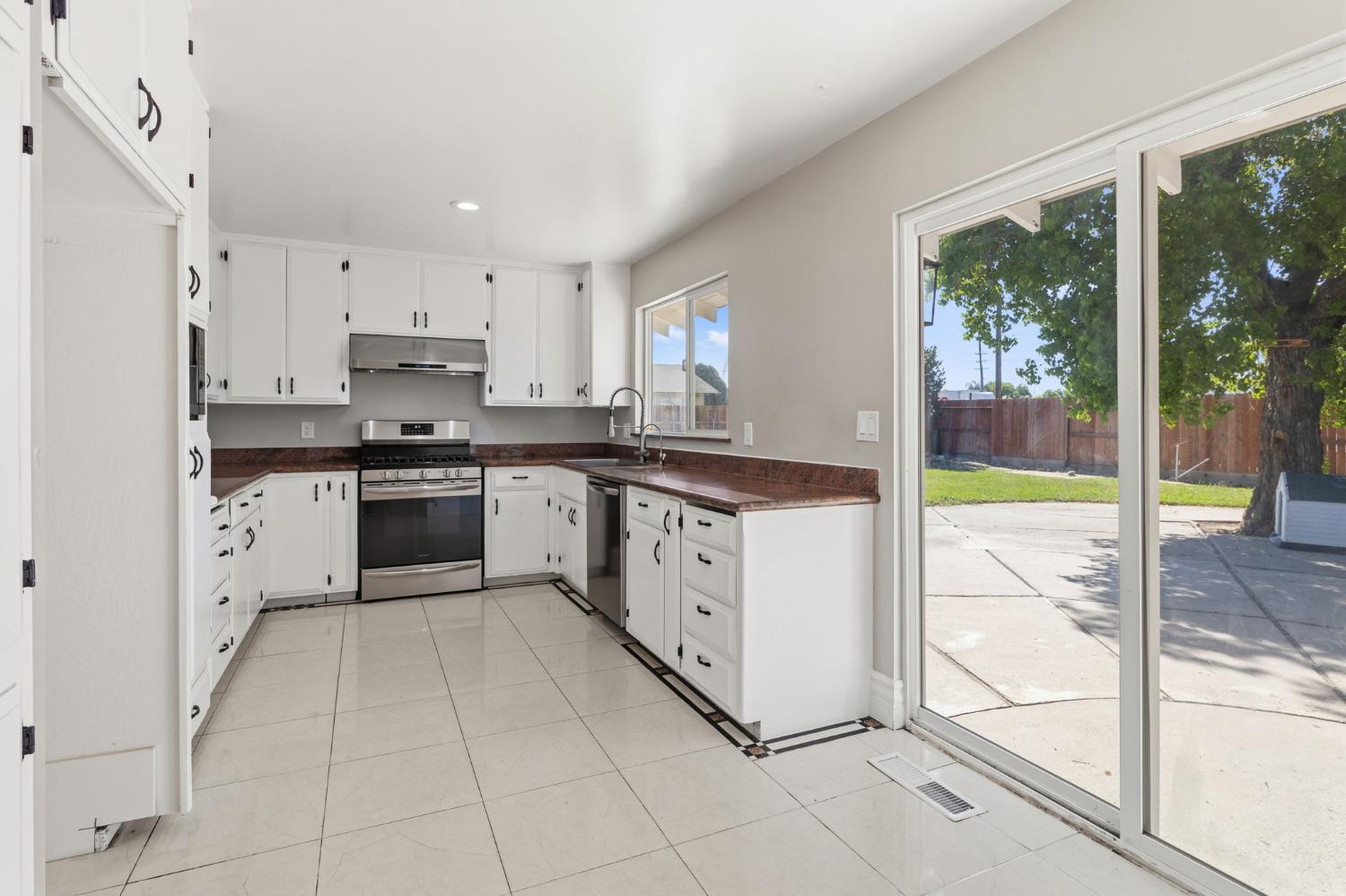 1408 Wallin Way Modesto, CA 95351 - Photo 10 of 32